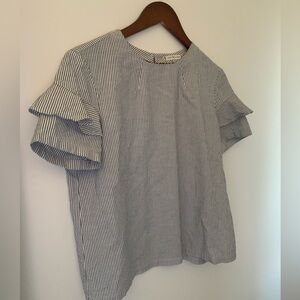 Boxy blouse with back button closure and ruffled sleeves